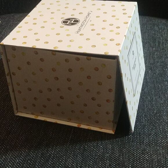 Just in! NIB Huntington Home Candle Peppermint Bark - Picture 2 of 6